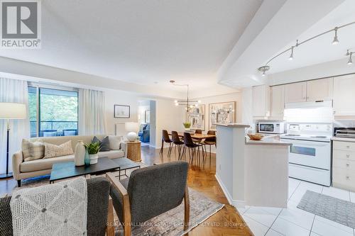 202 - 38 Avoca Avenue, Toronto (Rosedale-Moore Park), ON - Indoor Photo Showing Kitchen