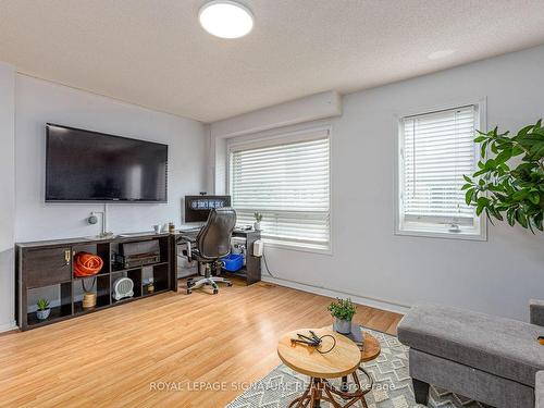 10 Ventura Lane, Ajax, ON - Indoor Photo Showing Living Room