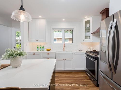 132 Greyabbey Tr, Toronto, ON - Indoor Photo Showing Kitchen With Upgraded Kitchen