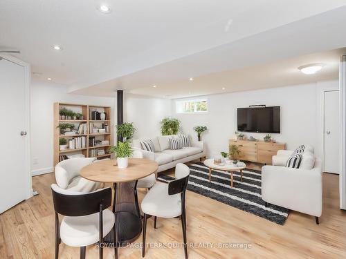 132 Greyabbey Tr, Toronto, ON - Indoor Photo Showing Living Room