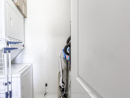 422-33 Whitmer St, Milton, ON - Indoor Photo Showing Laundry Room