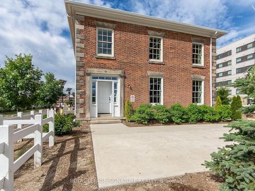 422-33 Whitmer St, Milton, ON - Outdoor With Facade