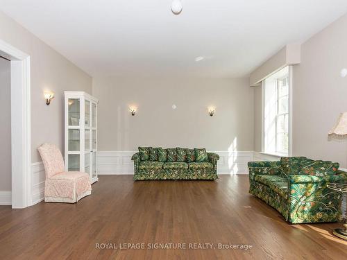 422-33 Whitmer St, Milton, ON - Indoor Photo Showing Living Room