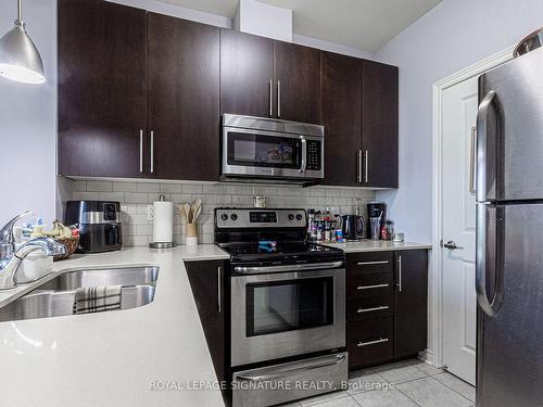 422-33 Whitmer St, Milton, ON - Indoor Photo Showing Kitchen With Stainless Steel Kitchen With Double Sink