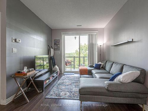 422-33 Whitmer St, Milton, ON - Indoor Photo Showing Living Room