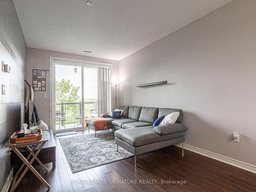 422-33 Whitmer St, Milton, ON - Indoor Photo Showing Living Room