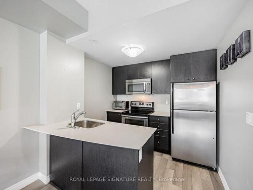 70-130 Twenty Fourth St, Toronto, ON - Indoor Photo Showing Kitchen