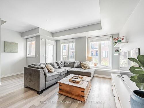 70-130 Twenty Fourth St, Toronto, ON - Indoor Photo Showing Living Room