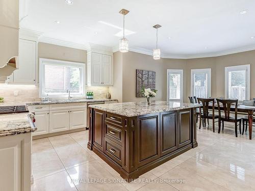 1065 Summit Ridge Dr, Oakville, ON - Indoor Photo Showing Kitchen With Upgraded Kitchen