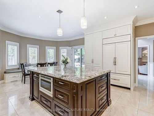 1065 Summit Ridge Dr, Oakville, ON - Indoor Photo Showing Kitchen With Upgraded Kitchen