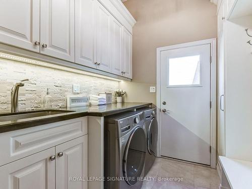 1065 Summit Ridge Dr, Oakville, ON - Indoor Photo Showing Laundry Room