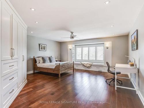 1065 Summit Ridge Dr, Oakville, ON - Indoor Photo Showing Living Room