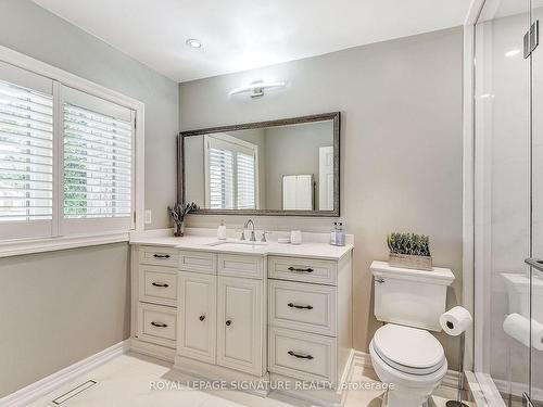 1065 Summit Ridge Dr, Oakville, ON - Indoor Photo Showing Bathroom