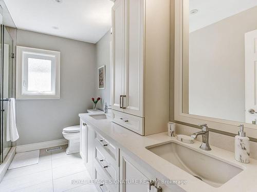 1065 Summit Ridge Dr, Oakville, ON - Indoor Photo Showing Bathroom