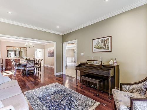 1065 Summit Ridge Dr, Oakville, ON - Indoor Photo Showing Living Room