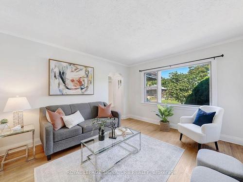 49 Juliet Cres, Toronto, ON - Indoor Photo Showing Living Room