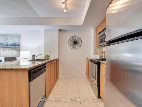 133-5 Elsie Lane, Toronto, ON - Indoor Photo Showing Kitchen With Double Sink