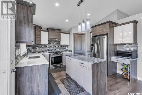 750 Bolstad Turn, Saskatoon, SK - Indoor Photo Showing Kitchen With Upgraded Kitchen