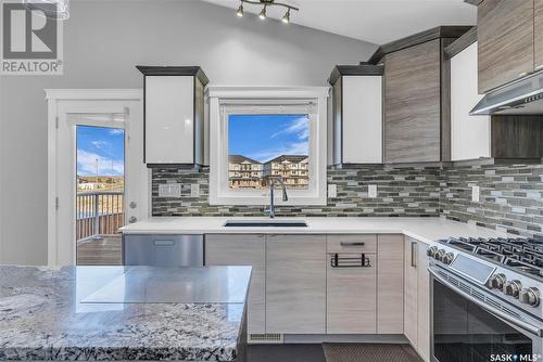 750 Bolstad Turn, Saskatoon, SK - Indoor Photo Showing Kitchen With Upgraded Kitchen