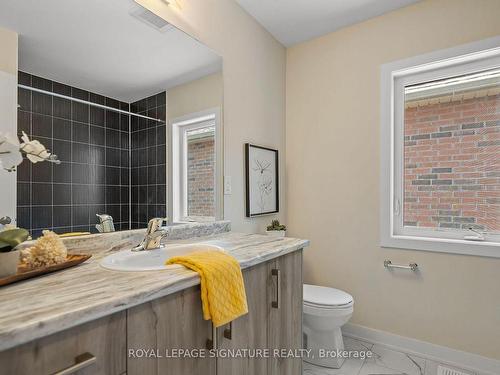 220 Forks Rd, Welland, ON - Indoor Photo Showing Bathroom