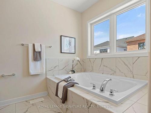 220 Forks Rd, Welland, ON - Indoor Photo Showing Bathroom