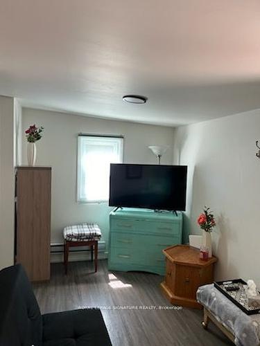 311 Oakwood Ave, Fort Erie, ON - Indoor Photo Showing Bedroom