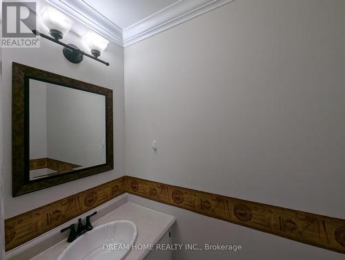 68 Lowe Boulevard, Newmarket, ON - Indoor Photo Showing Bathroom