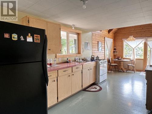 2505 Charlotte Lake Road, Williams Lake, BC - Indoor Photo Showing Kitchen With Double Sink