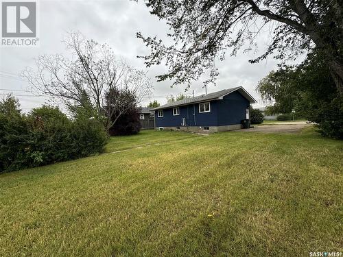 414 4Th Street E, Wilkie, SK - Outdoor