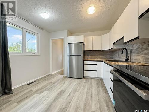 414 4Th Street E, Wilkie, SK - Indoor Photo Showing Kitchen