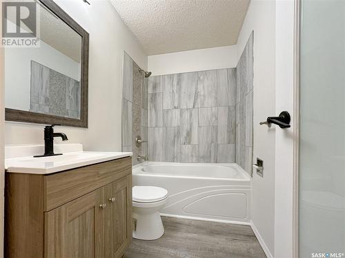 414 4Th Street E, Wilkie, SK - Indoor Photo Showing Bathroom