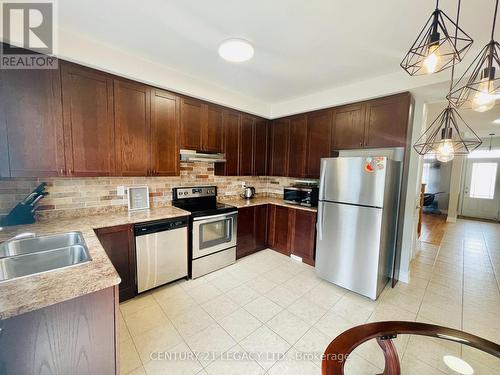 86 Sydie Lane, New Tecumseth, ON - Indoor Photo Showing Kitchen With Double Sink