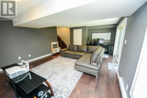 1583 Eglinton Avenue W, Mississauga, ON - Indoor Photo Showing Living Room