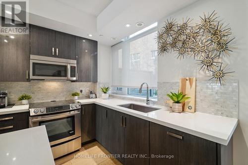 221 Duplex Avenue, Toronto (Yonge-Eglinton), ON - Indoor Photo Showing Kitchen With Upgraded Kitchen