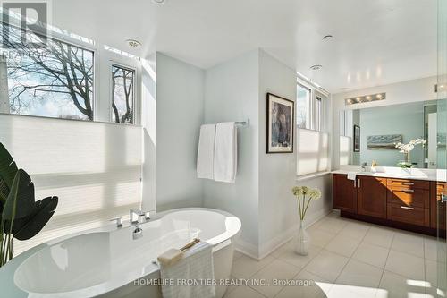 221 Duplex Avenue, Toronto (Yonge-Eglinton), ON - Indoor Photo Showing Bathroom