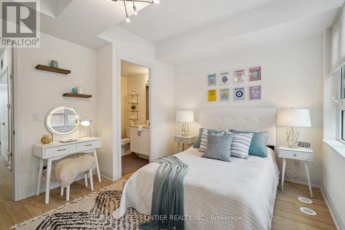 221 Duplex Avenue, Toronto (Yonge-Eglinton), ON - Indoor Photo Showing Bedroom