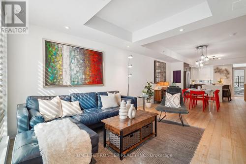 221 Duplex Avenue, Toronto (Yonge-Eglinton), ON - Indoor Photo Showing Living Room