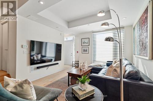 221 Duplex Avenue, Toronto (Yonge-Eglinton), ON - Indoor Photo Showing Living Room