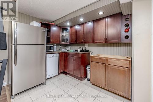 8 Sunshade Place, Brampton, ON - Indoor Photo Showing Kitchen