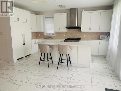 92 Jinnah Avenue, Markham, ON - Indoor Photo Showing Kitchen