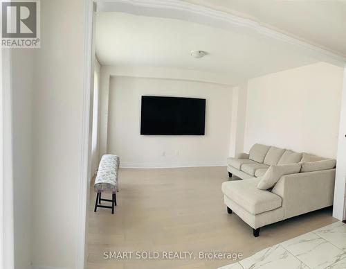 92 Jinnah Avenue, Markham, ON - Indoor Photo Showing Living Room