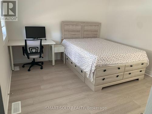 92 Jinnah Avenue, Markham, ON - Indoor Photo Showing Bedroom