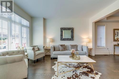 223 Humphrey Street, Hamilton (Waterdown), ON - Indoor Photo Showing Living Room