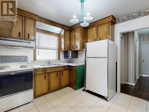 35 Farrell Avenue, Toronto (Willowdale West), ON - Indoor Photo Showing Kitchen