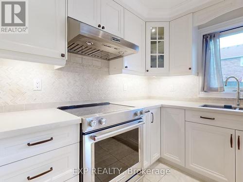 31 Melville Street, Richmond Hill (Langstaff), ON - Indoor Photo Showing Kitchen With Upgraded Kitchen