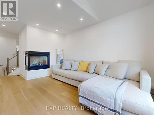 31 Melville Street, Richmond Hill (Langstaff), ON - Indoor Photo Showing Living Room With Fireplace