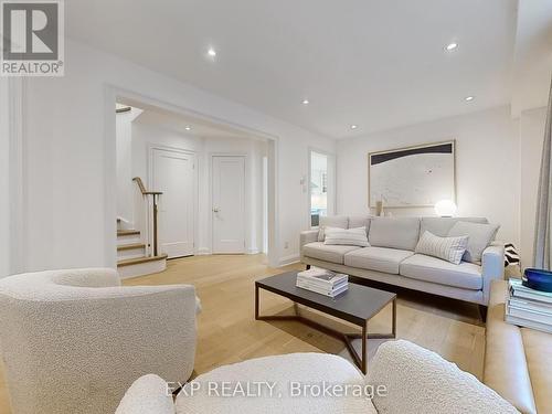 31 Melville Street, Richmond Hill (Langstaff), ON - Indoor Photo Showing Living Room