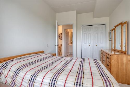 2075 Amherst Heights Drive|Unit #405, Burlington, ON - Indoor Photo Showing Bedroom