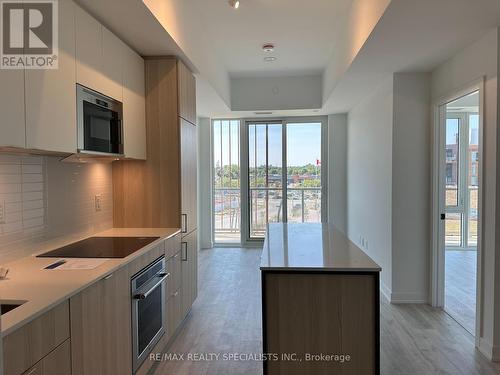 424 - 220 Missinnihe Way, Mississauga, ON - Indoor Photo Showing Kitchen