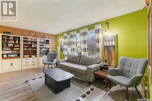 3607 25Th Avenue, Regina, SK - Indoor Photo Showing Living Room